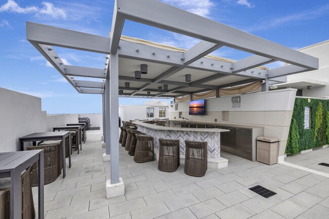 Building Photo - 155 E Boca Raton Rd