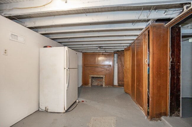 Building Photo - 3 Bedroom/2 bath Single House!! Euclid!!!