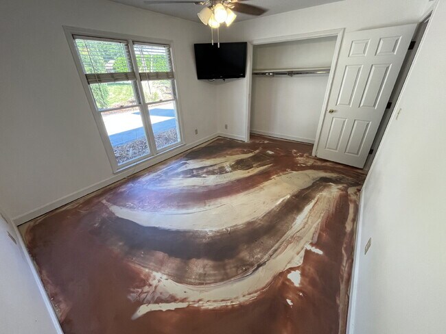 Building Photo - "Charming 3-Bedroom Retreat with Granite Elegance & Cozy Fireplace in Kernersville!"