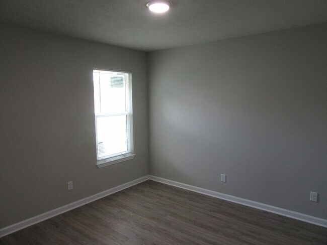 Building Photo - 1302 Grace Ave