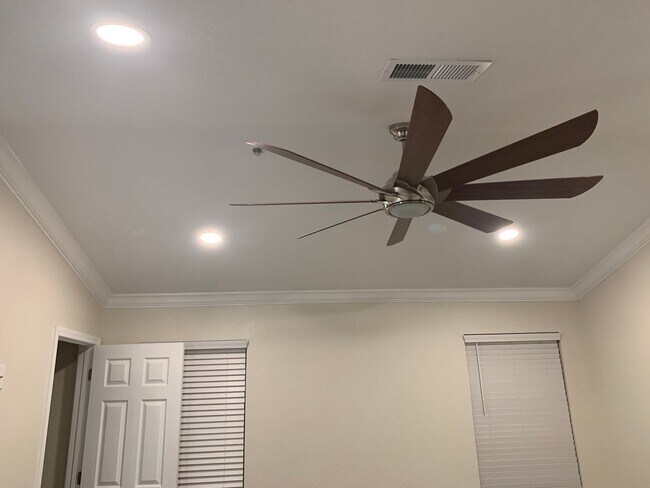 Building Photo - Enjoy this beautifully updated 3 Bed/2.5 Bath Townhome  **Military Discount Available**50% OFF 1s...