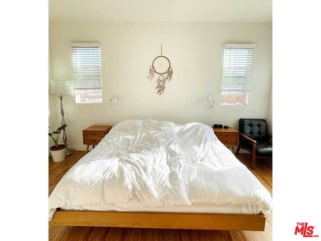 Building Photo - 10533 Maple Ln