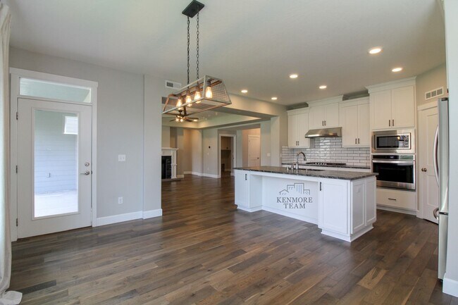 Building Photo - 9813 Chinook Dr
