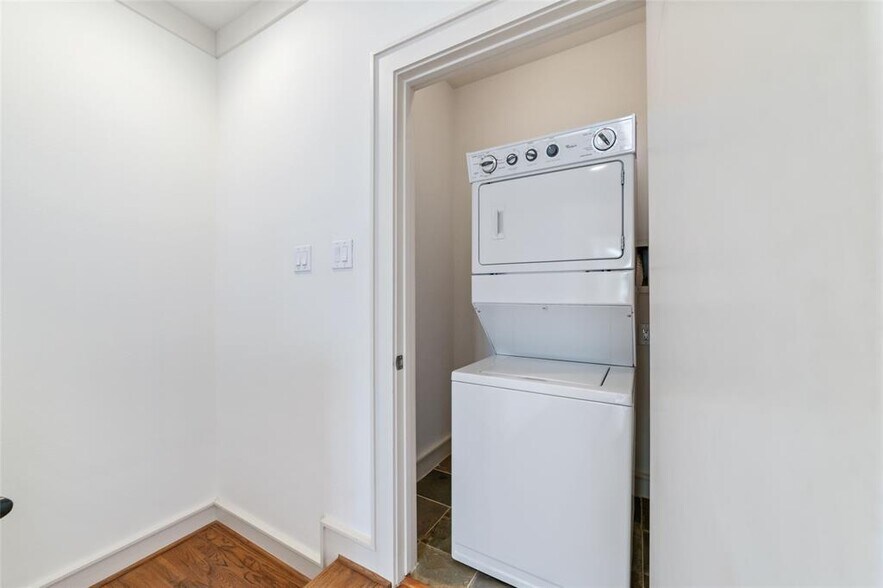 Building Photo - 821A W 25th St