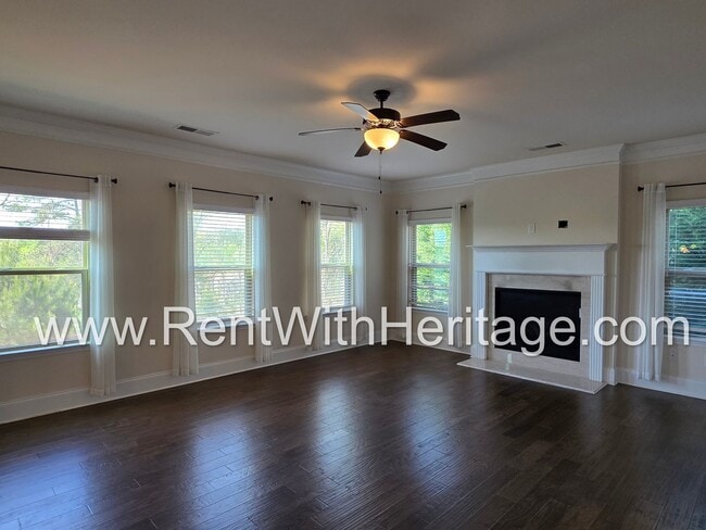 Building Photo - ABSOLUTELY BEAUTIFUL 5 BEDROOM/ 4.5 BATH HOME YOU DONT WANT TO MISS.