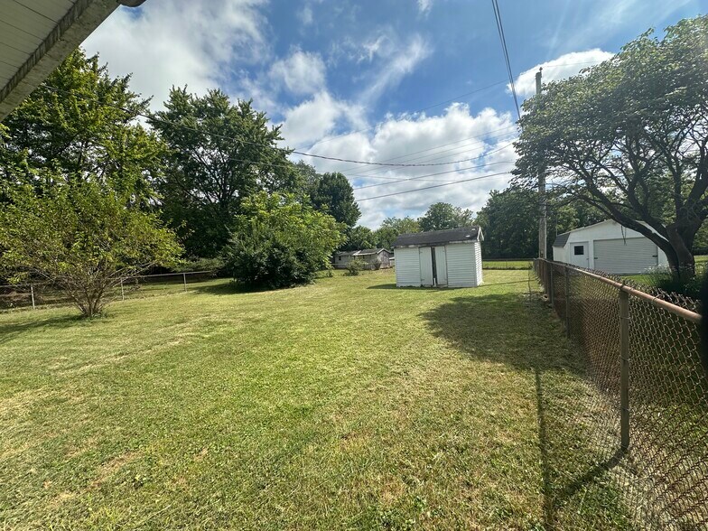 Building Photo - 368 Darbyshire Dr