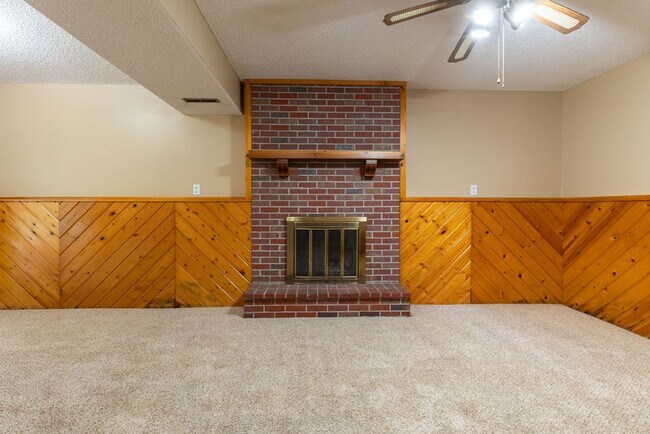 Building Photo - 6012 Fleetwood Dr