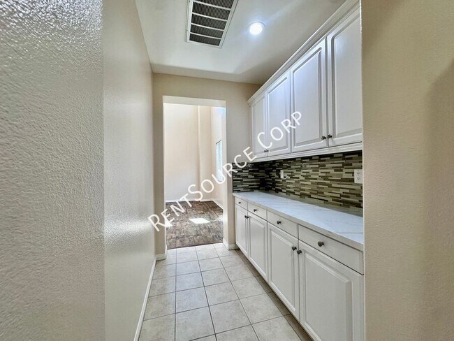Building Photo - 16339 Mountain Ln