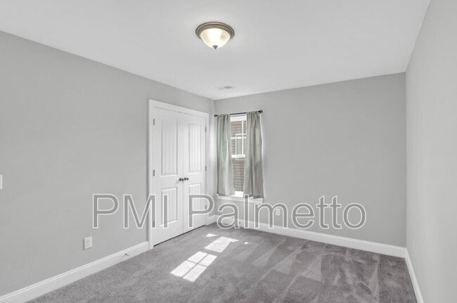 Building Photo - 318 Stillington St