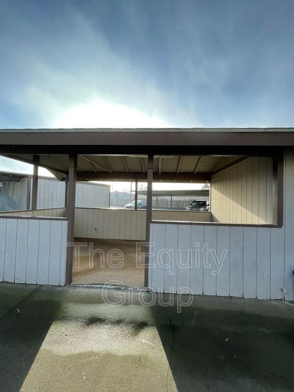Building Photo - 1889 Emma Lee Ln