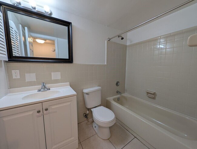 Building Photo - 481 Sunshine Dr