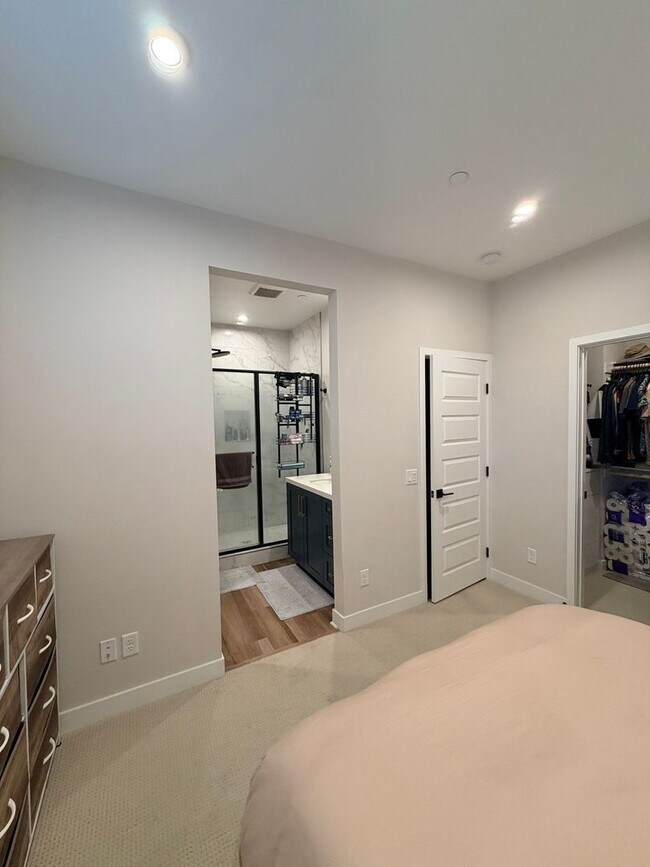 Building Photo - 1202 W Cara Dr