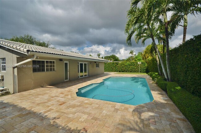 Building Photo - 14001 Cypress Ct