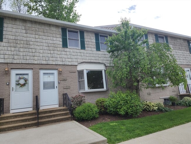 Primary Photo - 200 Lambert Terrace