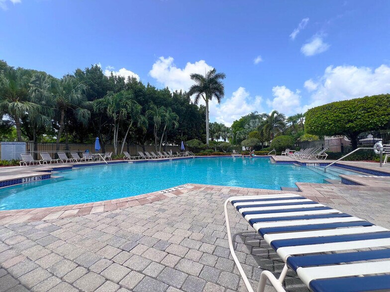 Building Photo - 137 Canterbury Pl