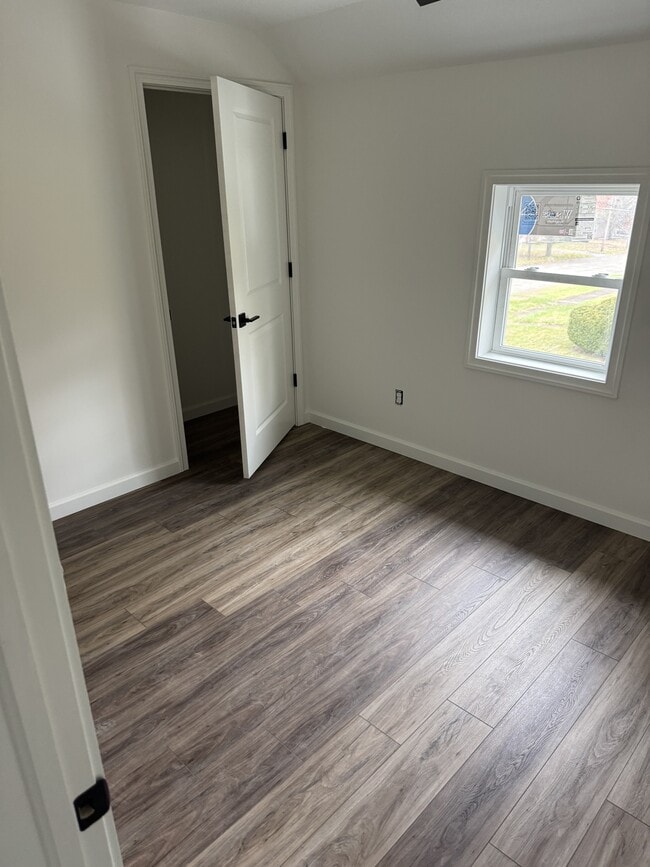 Building Photo - 14 Evans St