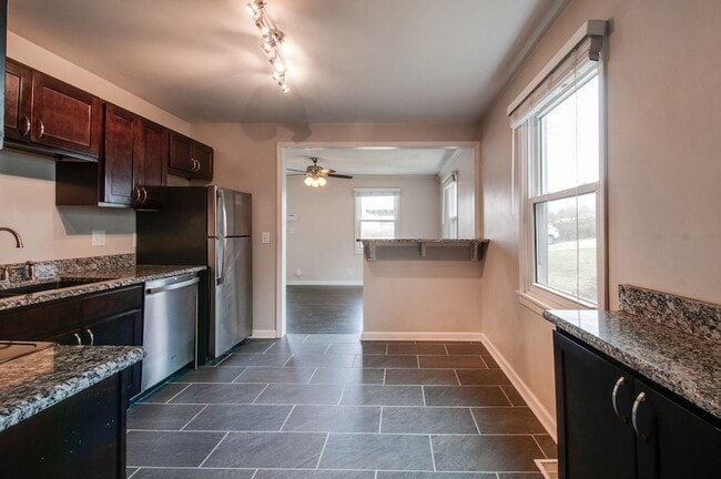 Building Photo - 821 W McKennie Ave