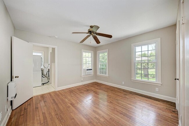 Building Photo - 1505 Justin Ln