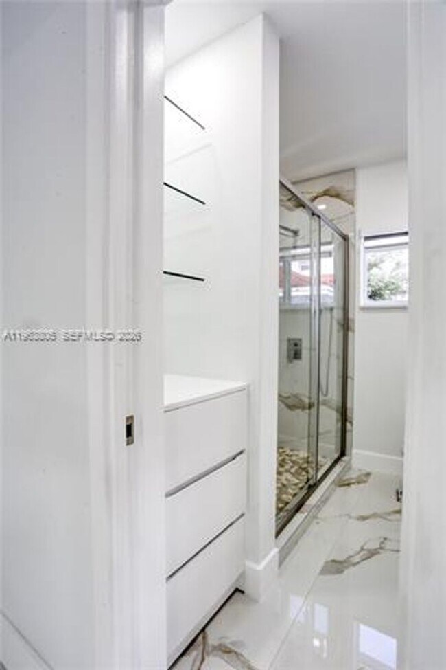 Building Photo - 3305 SW 2nd St