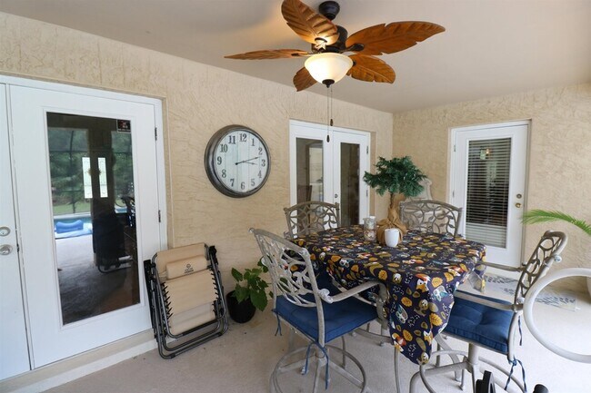 Building Photo - 909 Colonial Dr
