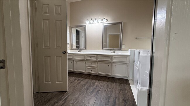 Building Photo - 13615 Evening Wind Dr