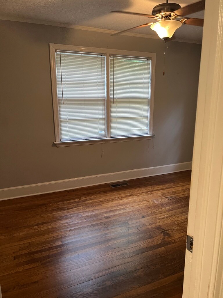 Building Photo - 3413 Rosewood Dr