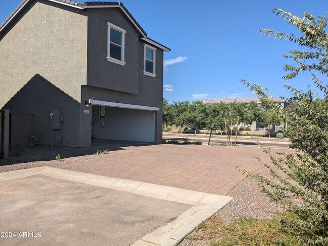 Building Photo - 2207 W Paso Trl