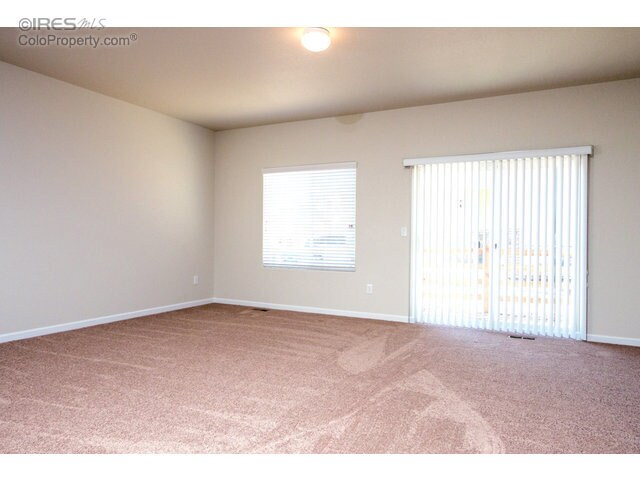 Living room space with south-facing deck - 1517 Sepia Ave