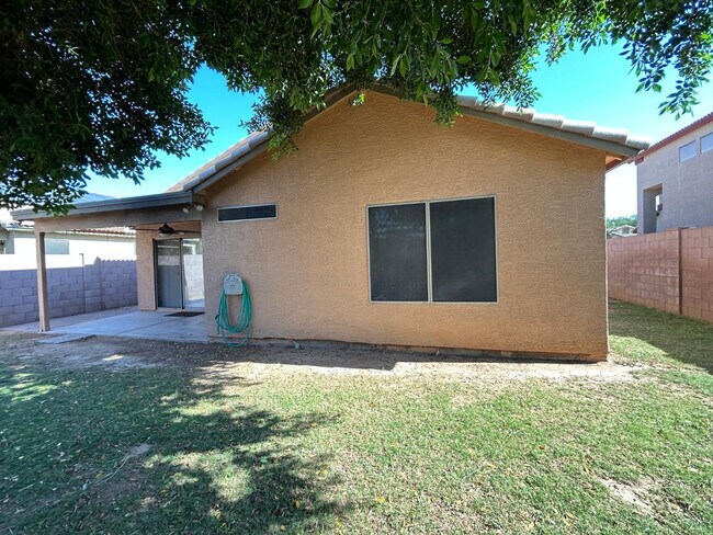 Building Photo - 11418 W Cambridge Ave