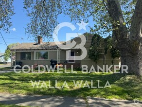 Building Photo - Well Maintained 4 Bed 1 Bath Single Family...