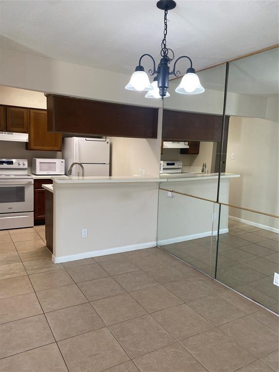 Building Photo - 17401 Red Oak Dr