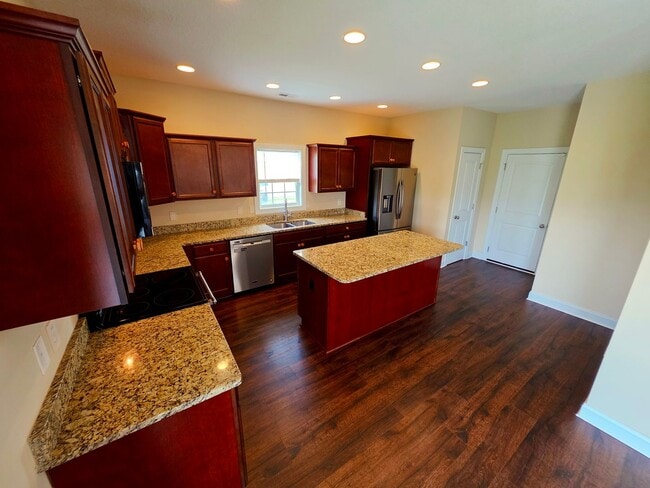 Building Photo - 4 BD in Stateside