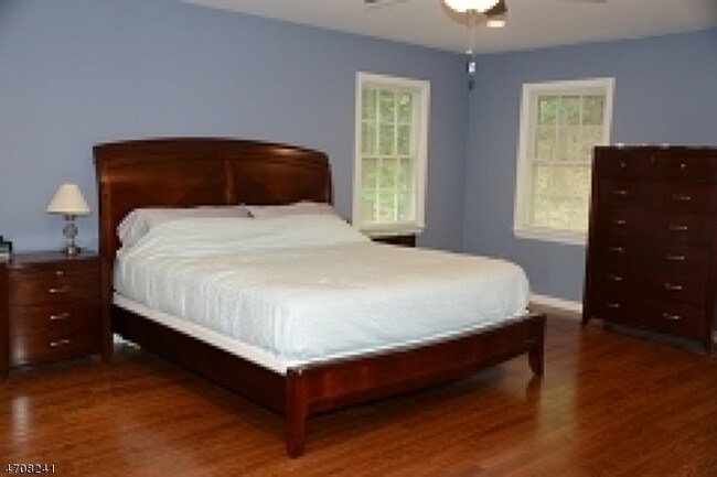 Building Photo - 5 Deer Run Dr