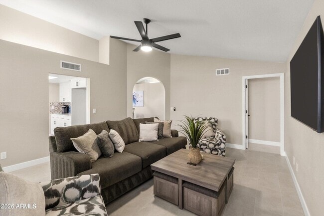 Building Photo - 2735 N Diego Cir