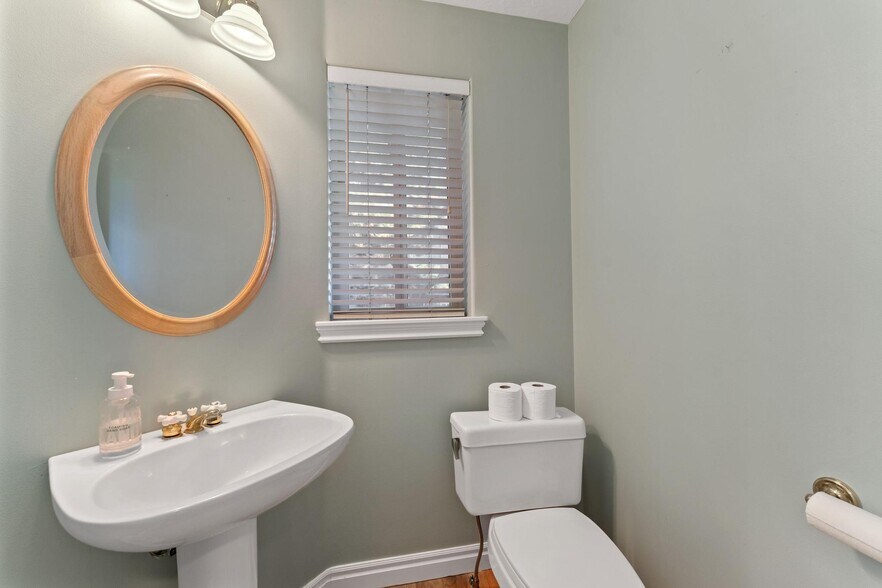 Building Photo - 2586 E 6710 S