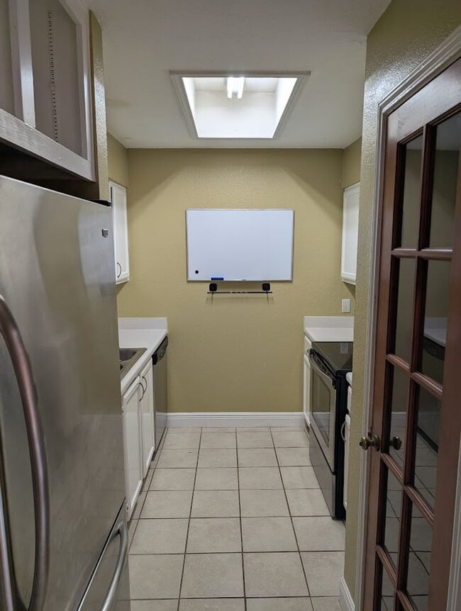 Building Photo - Creekridge - Hyde Park - 45 / Duval - Excl...