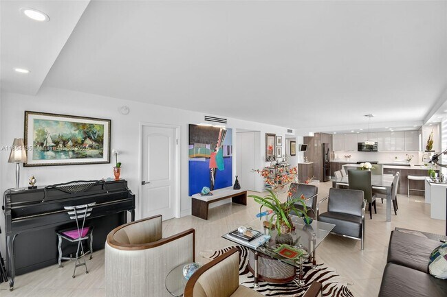 Building Photo - 9250 W Bay Harbor Dr