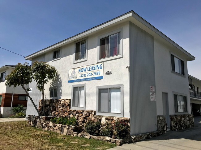 Primary Photo - 16911 Yukon Ave