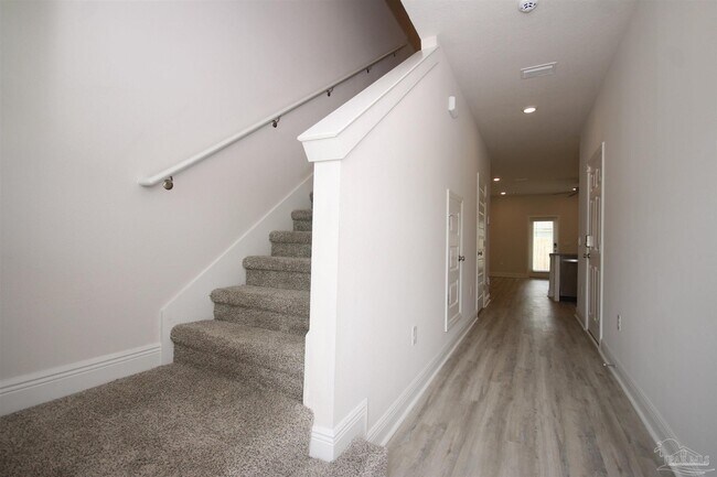 Building Photo - 8686 Meadow Flower Ln