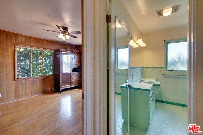 Building Photo - 214 Bellino Dr
