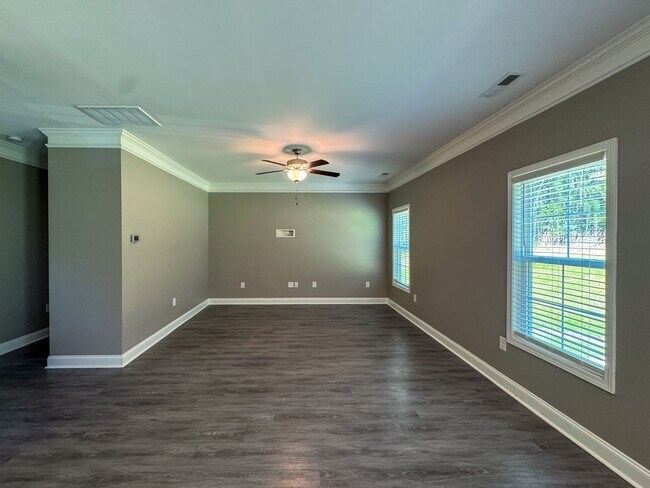 Building Photo - Beautiful 4 Bed 2.5 Bath Home in North Fayetteville