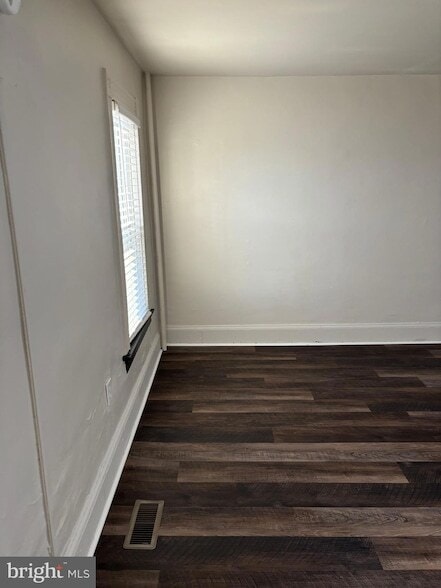 Building Photo - 747 S Lime St