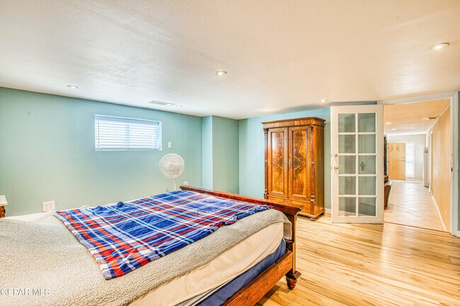 Building Photo - 1701 Elm St