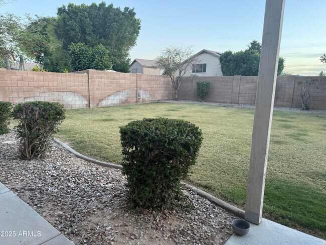 Building Photo - 12713 W Hollyhock Dr