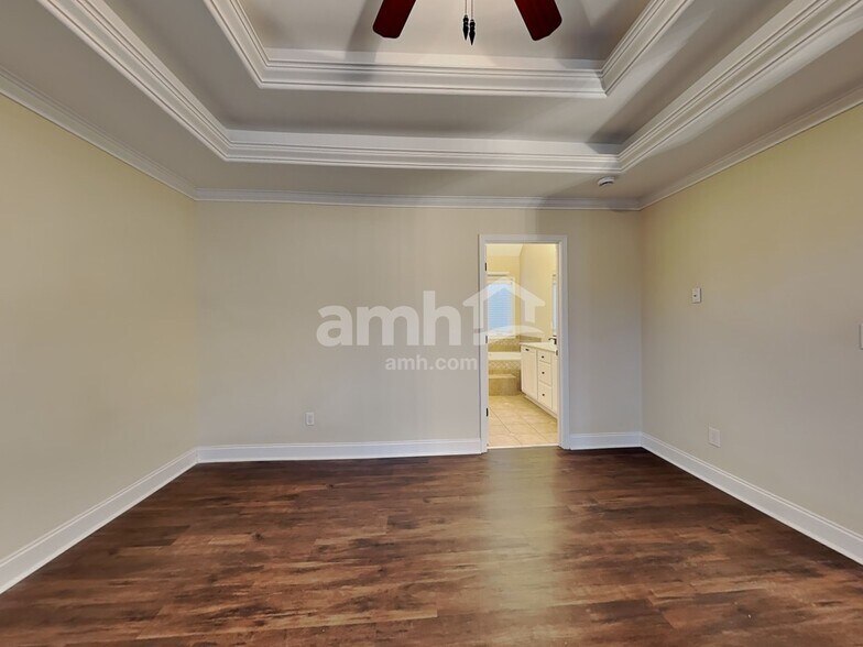 Building Photo - 483 Quick Silver Dr