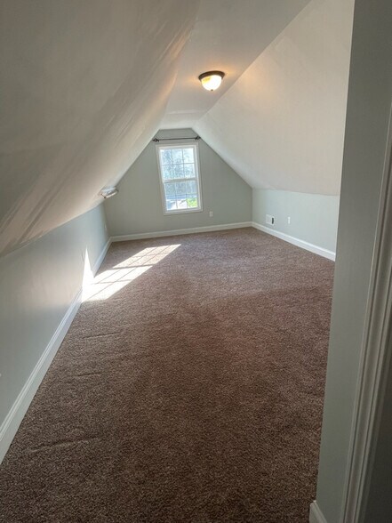 Building Photo - 570 Brewer Dr