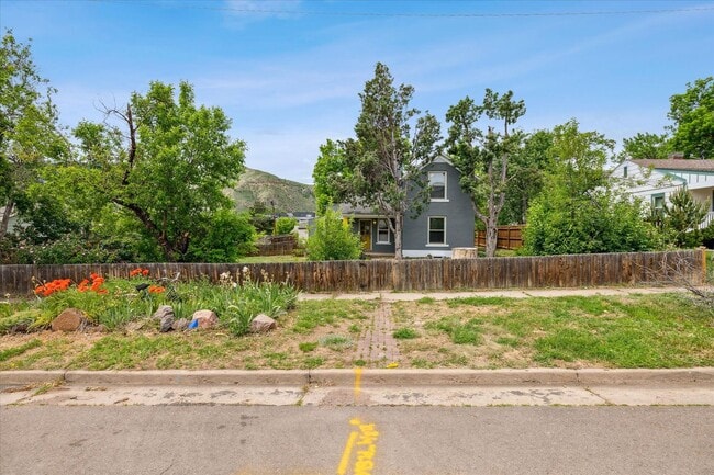 Building Photo - Charming 1-bedroom with office, 1-bathroom...