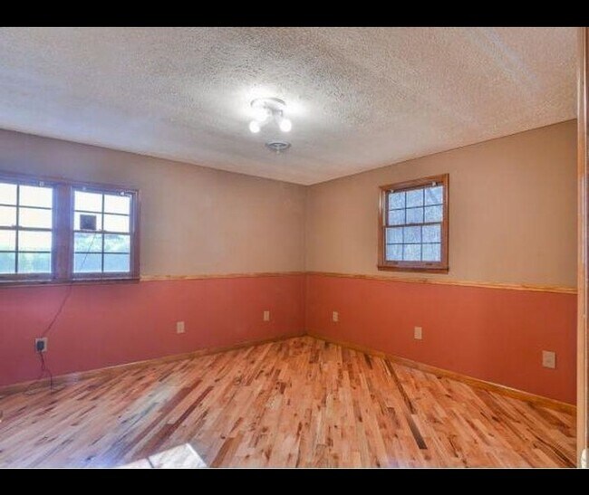 Building Photo - 492 Olinger Dr