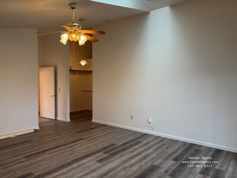 Building Photo - 15310 Main St E