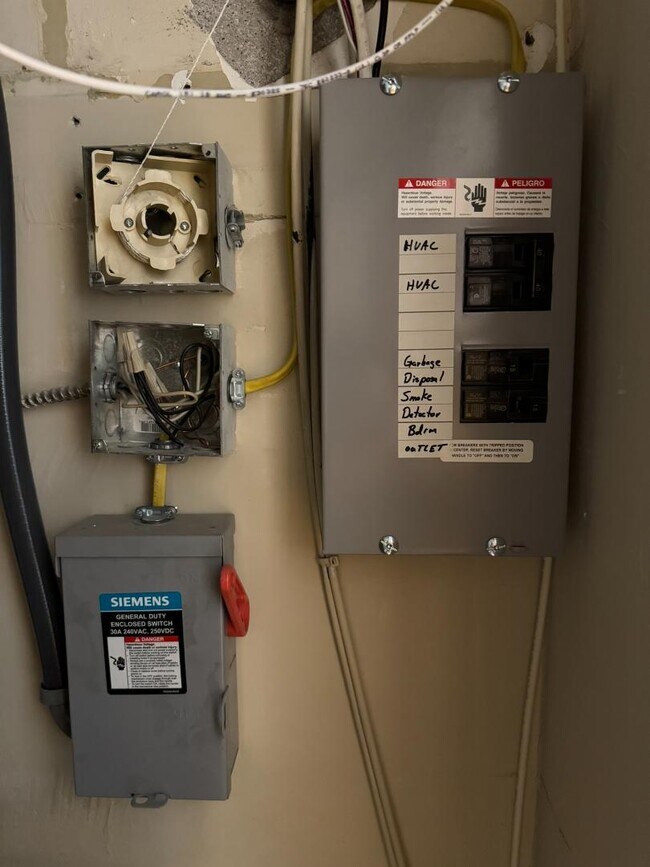 Building Photo - 1525 N Front St